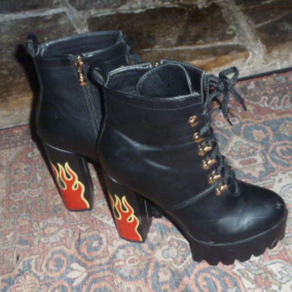 HOT- LAMODA Black Platform Ankle Boots – Flame Heel Design – EU 37